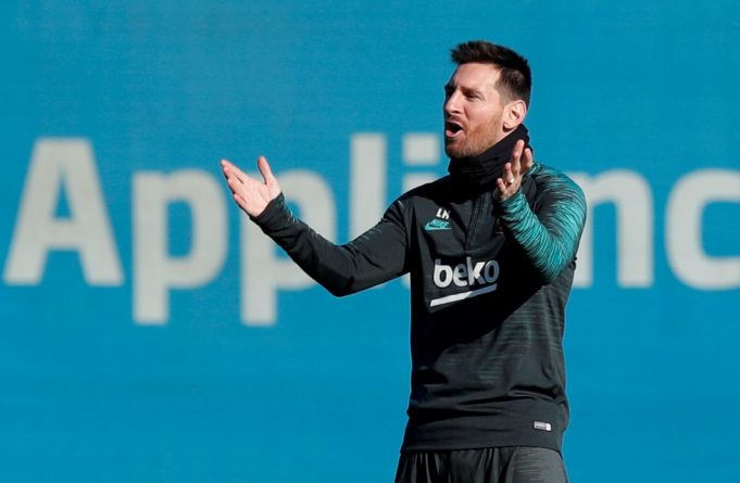 Lionel Messi could end up staying at Barcelona